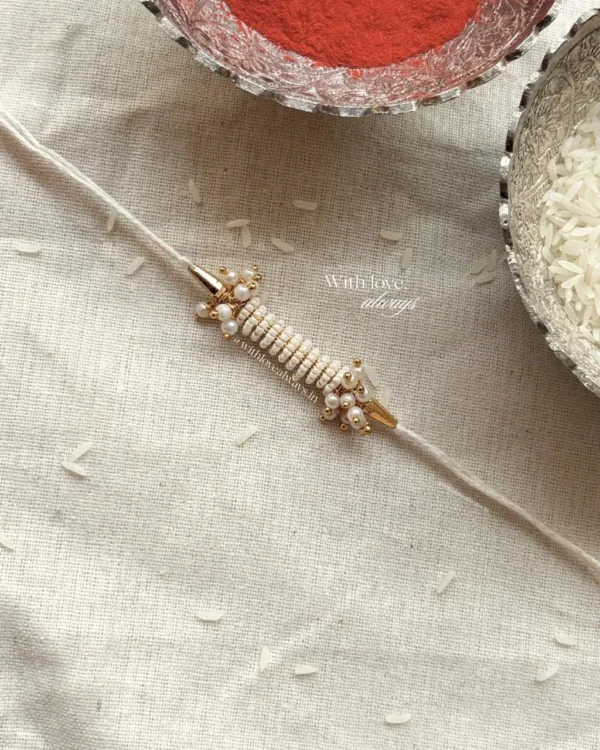 Pearl barrel rakhi (Ivory)