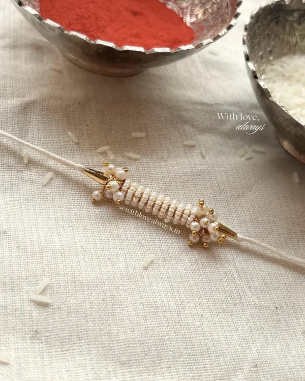 Pearl barrel rakhi (Ivory)